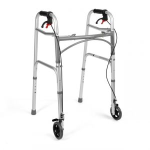 Hodulja s štirimi kolesi in zavorami